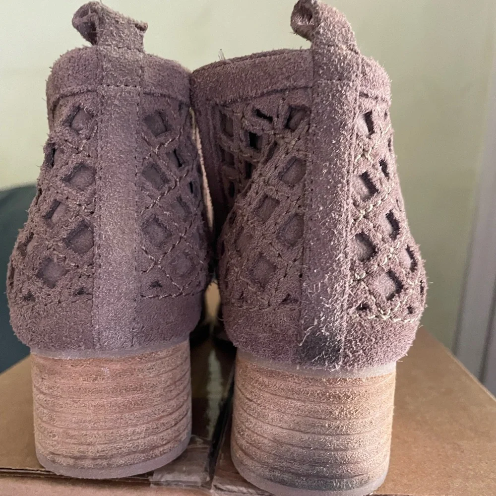 Jeffrey Campbell brown suede bootie size 7.5.
$4.99 shipping❤️ - Picture 7 of 14